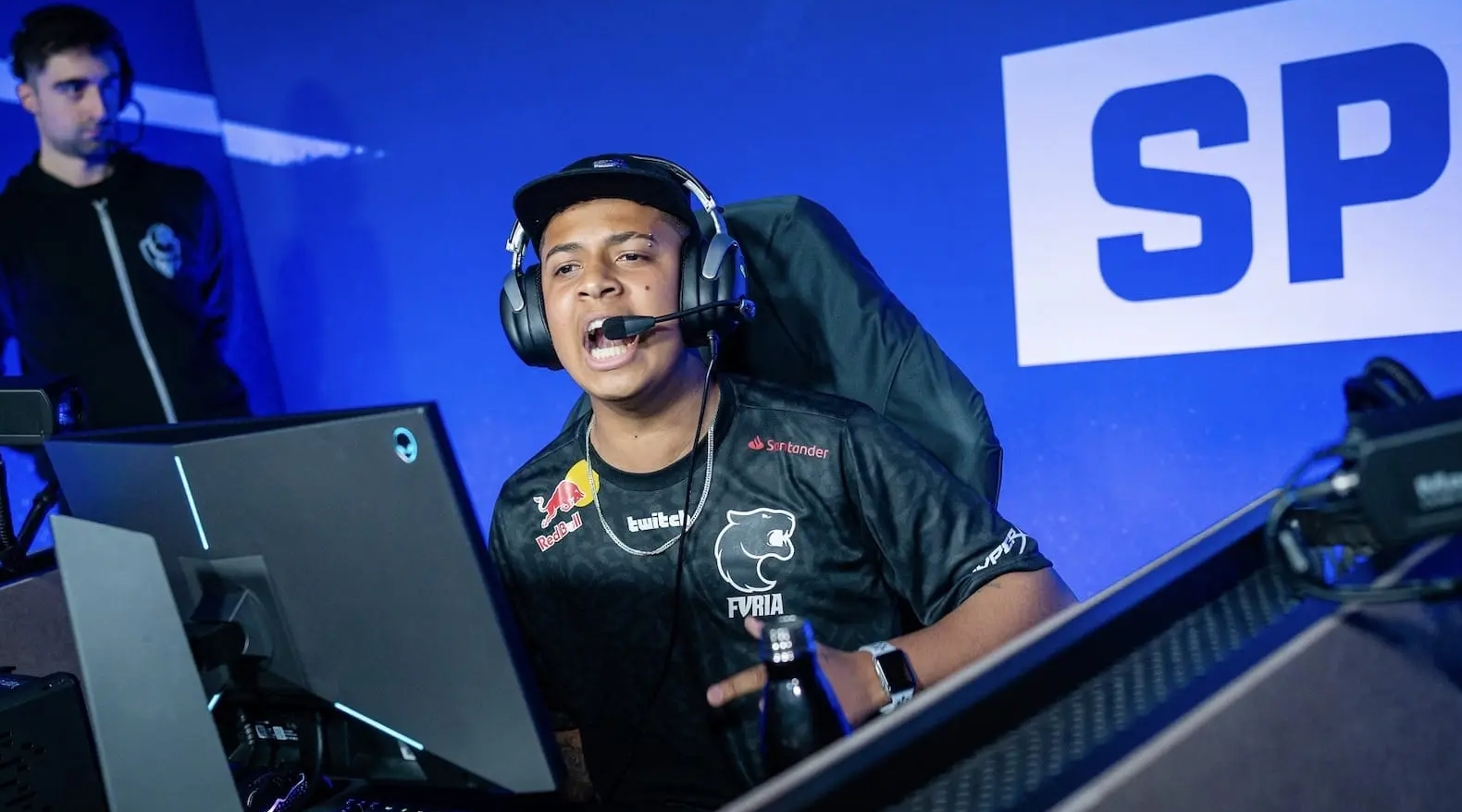 于对攻的球 于对攻的球