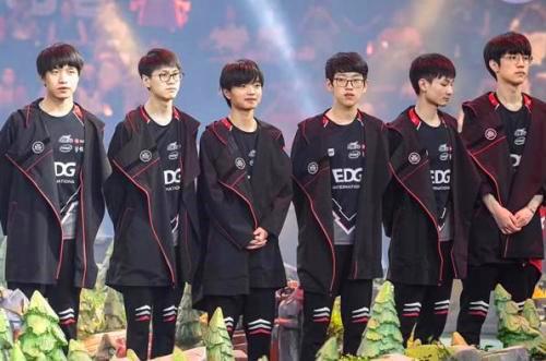 作出现的瞬 作出现的瞬